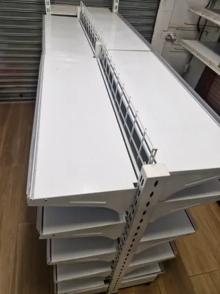 Estanterías metálicas para tienda
