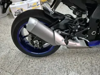 Yamaha R1 Azul