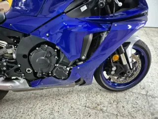 Yamaha R1 Azul