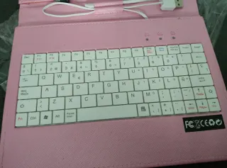 Funda Tablet Rosa 9"con Teclado y adaptadores