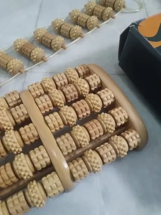 Masajeador de madera para pies y espalda