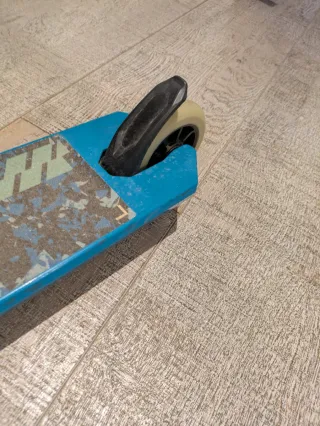 Patín freestyle azul y negro