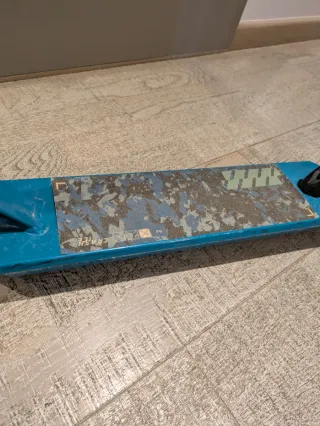 Patín freestyle azul y negro