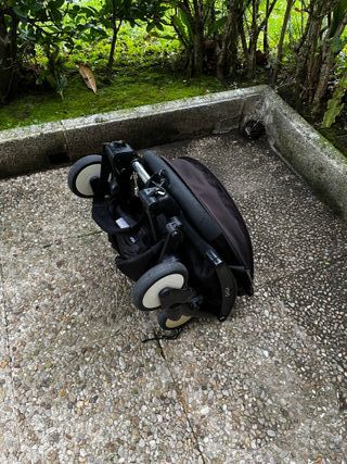 Silla Yoyo Babyzen Negra con Reposapiés