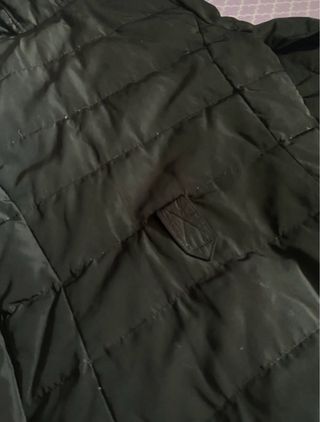 Abrigo acolchado largo negro (Zara Basic)