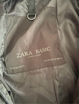 Abrigo acolchado largo negro (Zara Basic)