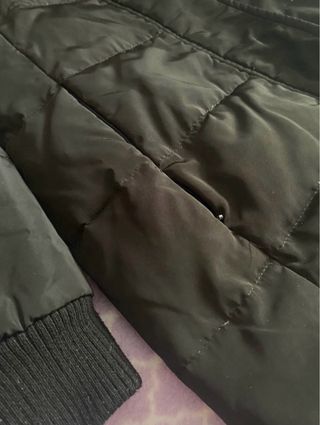 Abrigo acolchado largo negro (Zara Basic)