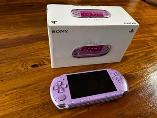 Pacchetto PSP Slim & Lite Viola + 2 Giochi