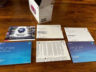 Pacchetto PSP Slim & Lite Viola + 2 Giochi