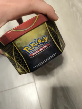 Lata Pokémon Charizard Vacía