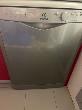 Lavavajillas Indesit plateado