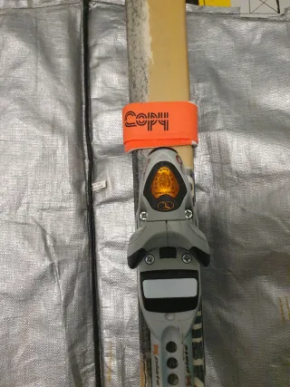 Esquís Rossignol con fijaciones