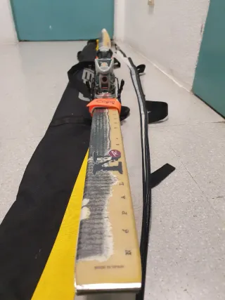 Esquís Rossignol con fijaciones