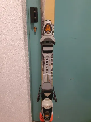 Esquís Rossignol con fijaciones