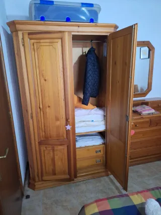 Armario madera maciza estilo colonial