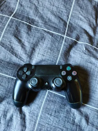 PS4 Slim 1TB + Mando + Base Carga