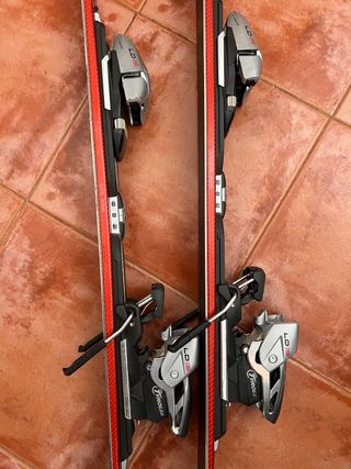Esquís Head con bastones y funda