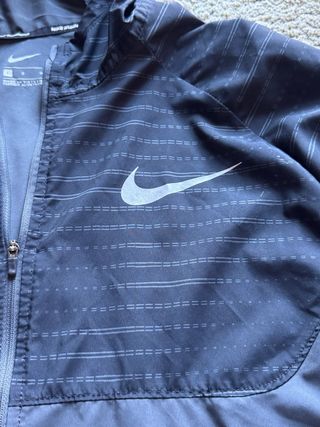 Chaqueta Running Nike Negra y Gris