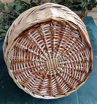 Cesto redondo de mimbre