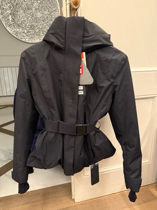 Chaqueta impermeable nieve Oysho negra/gris