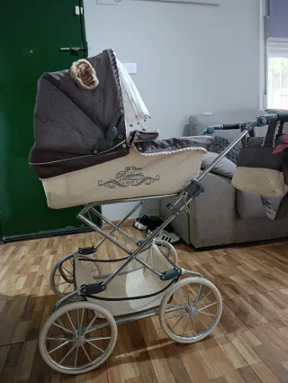 Carro de muñecas con capota y bolso