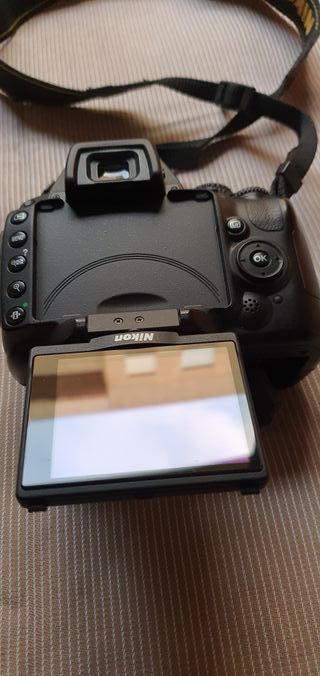 Nikon D5000 + Objetivo + Bolsa+ Caja