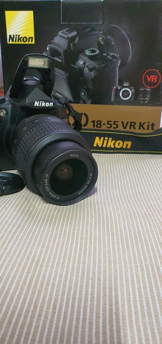 Nikon D5000 + Objetivo + Bolsa+ Caja