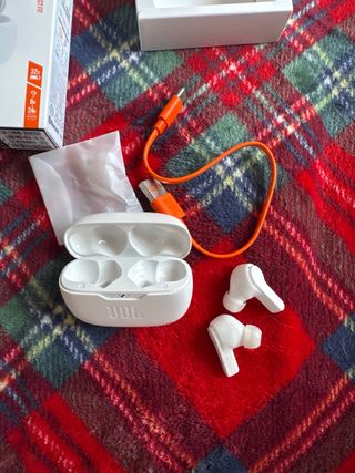 Auriculares JBL Wave Beam Blancos