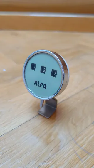 Contador antiguo máquina de coser alfa