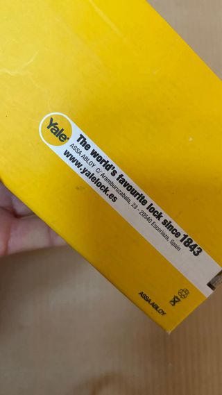 Cerradura Yale para puertas madera llaves dorado