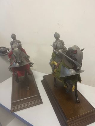 figuras caballeros a caballo