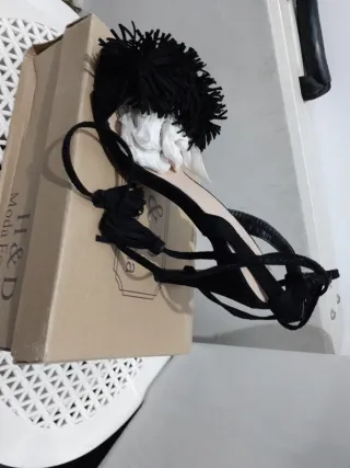 Zapatos negros con flecos y cordones