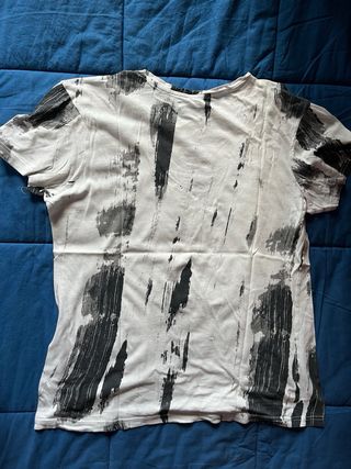 Maglia bianca con “pennellate” nere Clayton