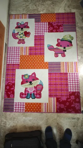 Alfombra infantil de tela con zorros