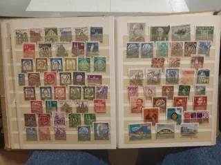 Álbum de sellos mundiales con casi 500 sellos