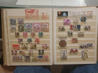 Álbum de sellos mundiales con casi 500 sellos