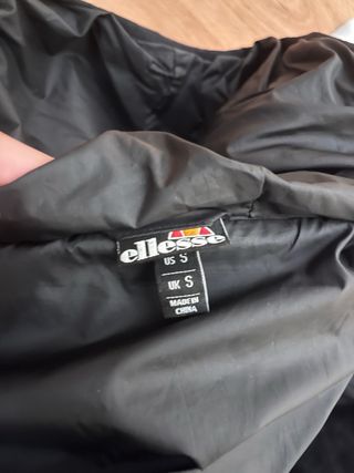 Chaqueta Ellesse Negra y Plateada