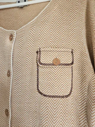 Rebeca Adolfo Domínguez Beige y Morado