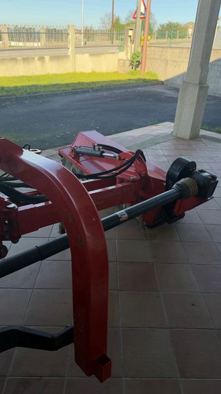 Trituradora de martillos Agridan 140 con brazo