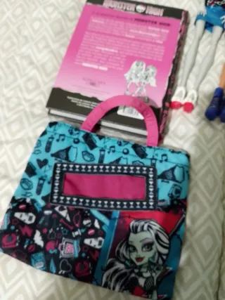 Lote Monster High: Muñecas, Libro y Bolso