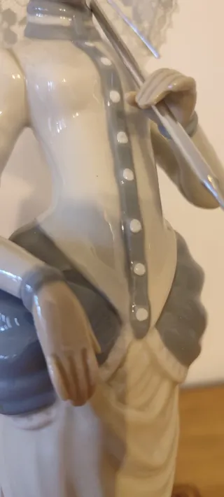 Figura Casades Mujer con Sombrilla Porcelana