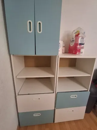 Armario infantil IKEA azul y blanco