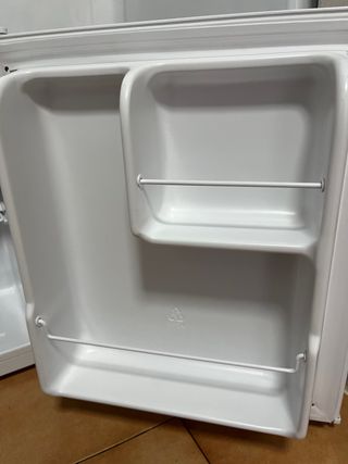 Nevera pequeña Svan con congelador