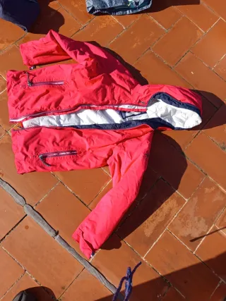 Chaqueta Decathlon 9-10 años azul.gris y roja