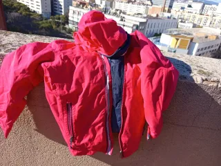 Chaqueta Decathlon 9-10 años azul.gris y roja