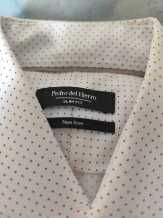 Camisa Pedro del Hierro blanca con lunares azules