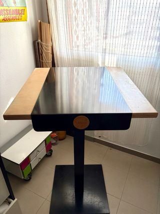 Tavolo alto in legno e ferro da bar