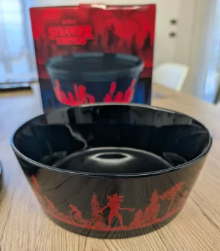 Dinner Set Stranger Things Netflix Collezion 2025