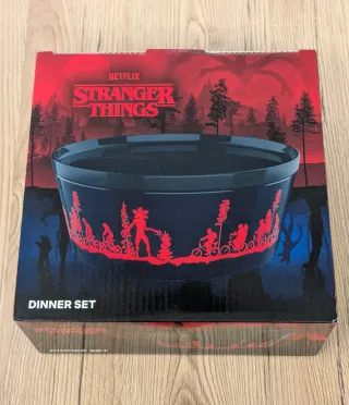 Dinner Set Stranger Things Netflix Collezion 2025
