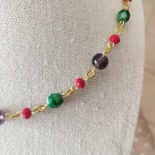 Collana con cristalli colorati